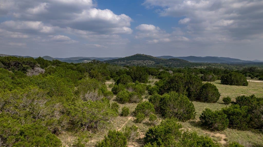 5.1 acres in Real County - photo 5
