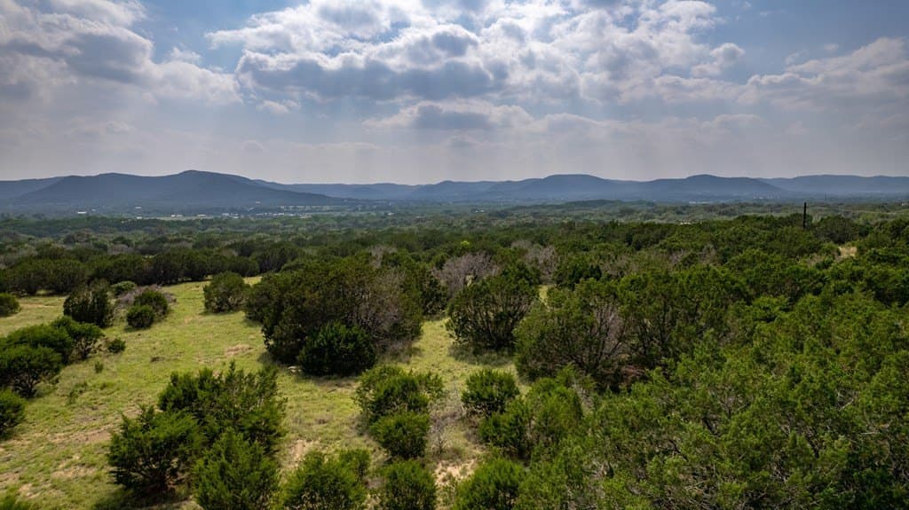 5.1 acres in Real County - photo 4