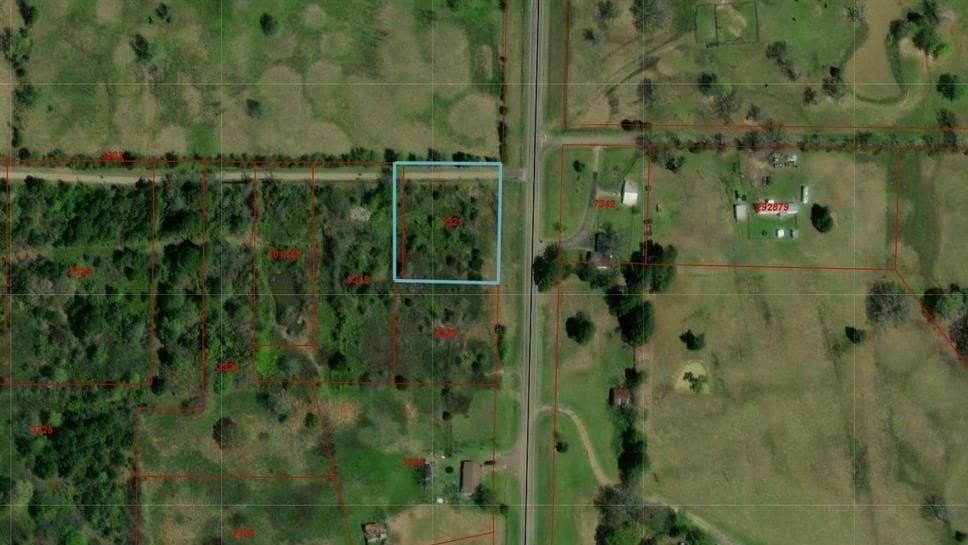 1.2 acres in Titus County gallery image 3