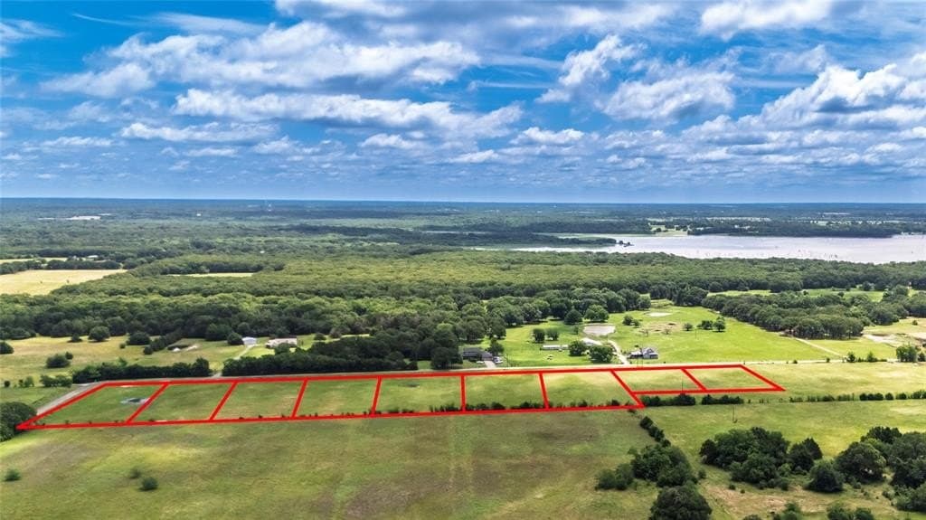 1.35 acres in Hunt County gallery image 4