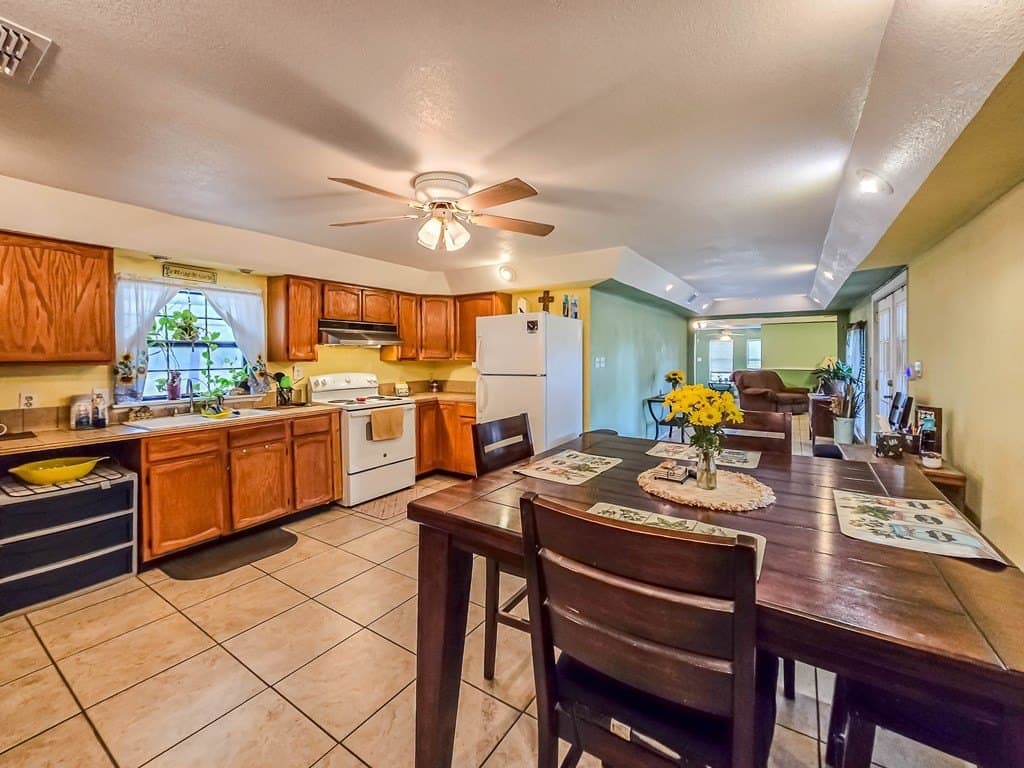 348,916 acres in Maverick County gallery image 3