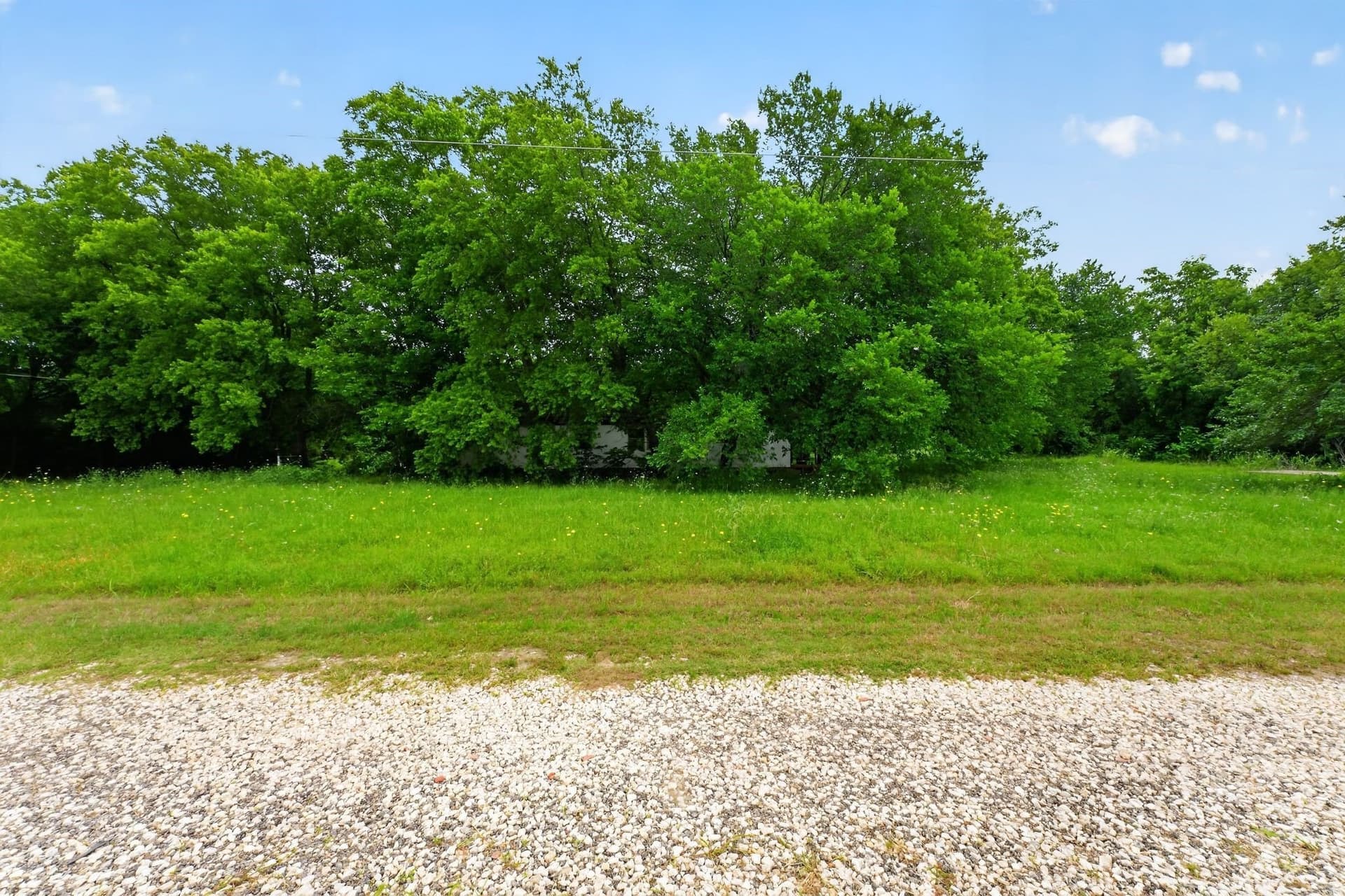 1 acres in Tarrant County gallery image 3