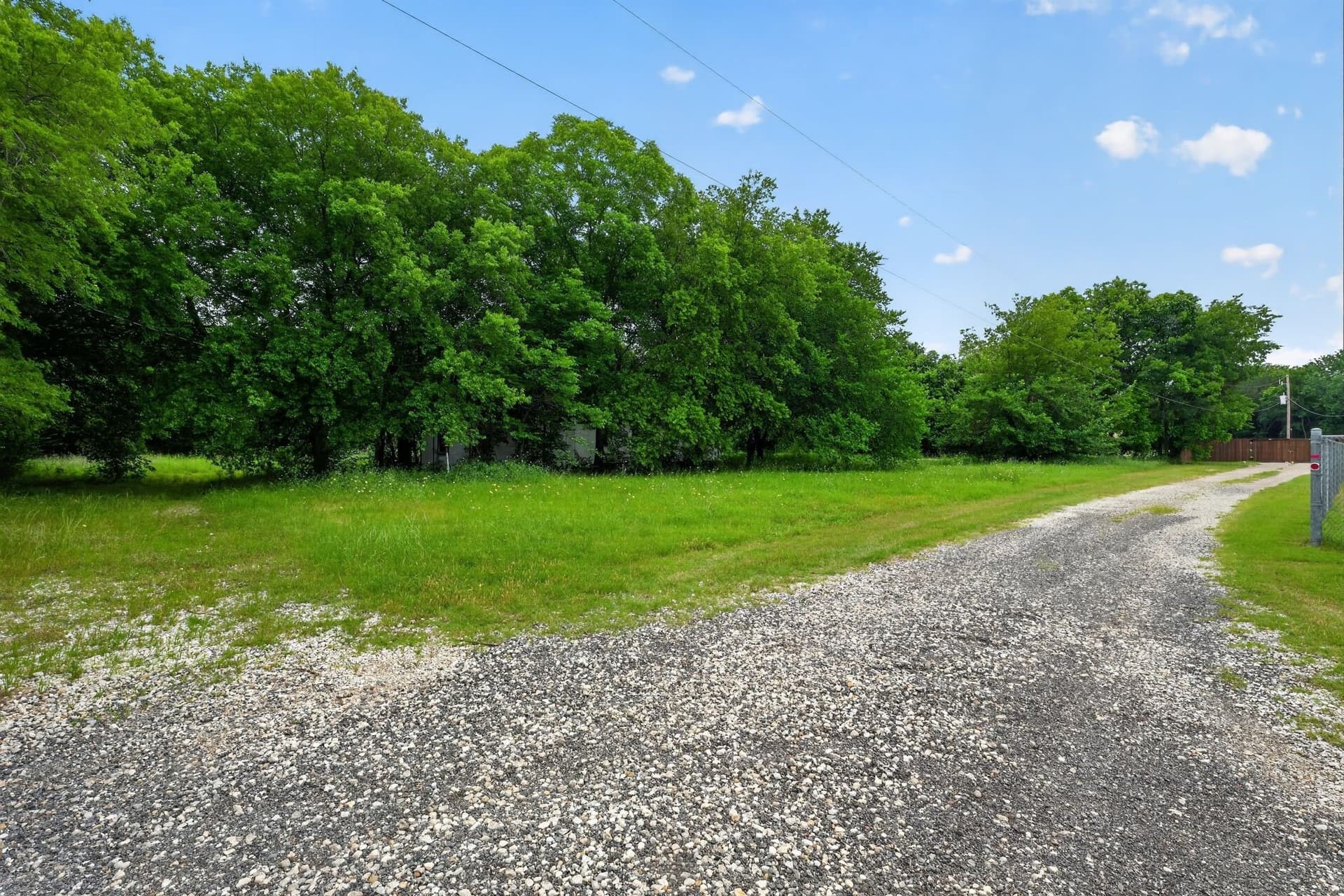 1 acres in Tarrant County gallery image 4