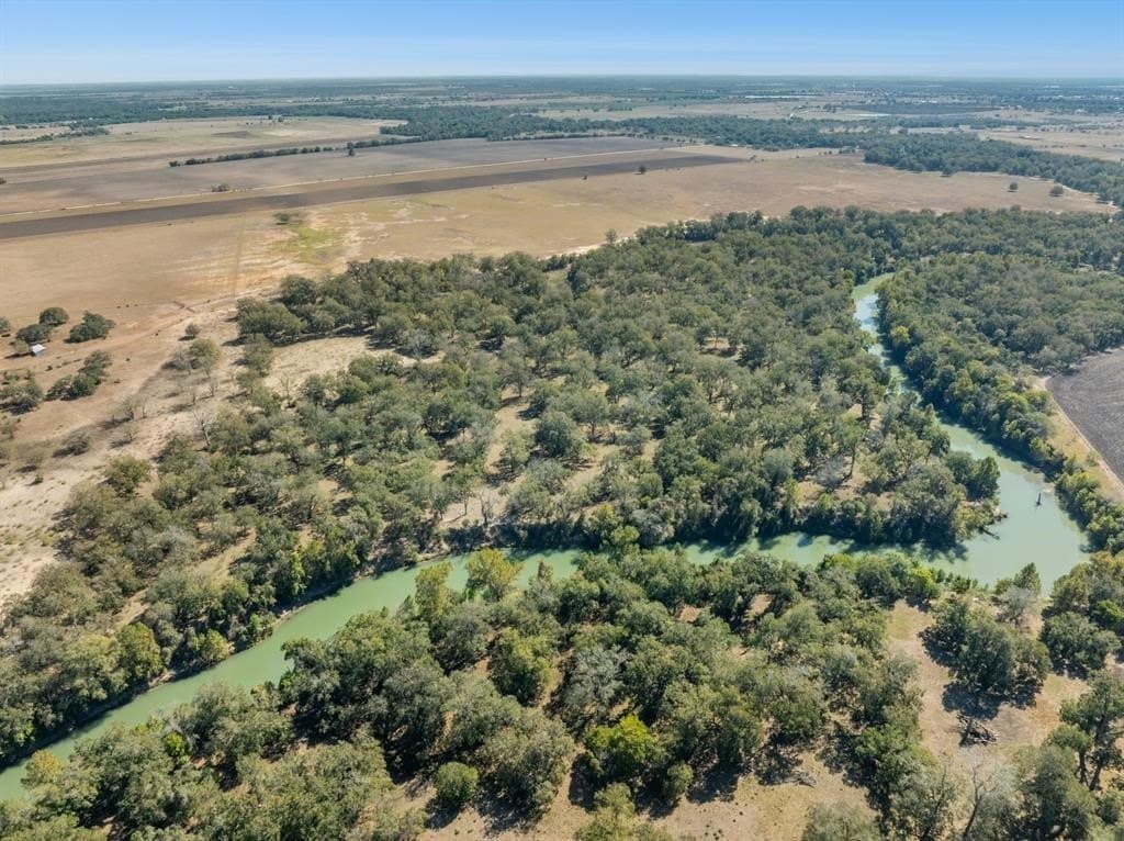 220 acres in Gonzales County - photo 6