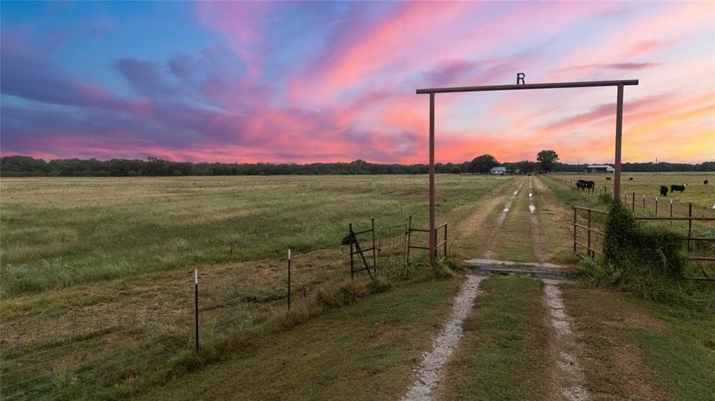 274 acres in Falls County