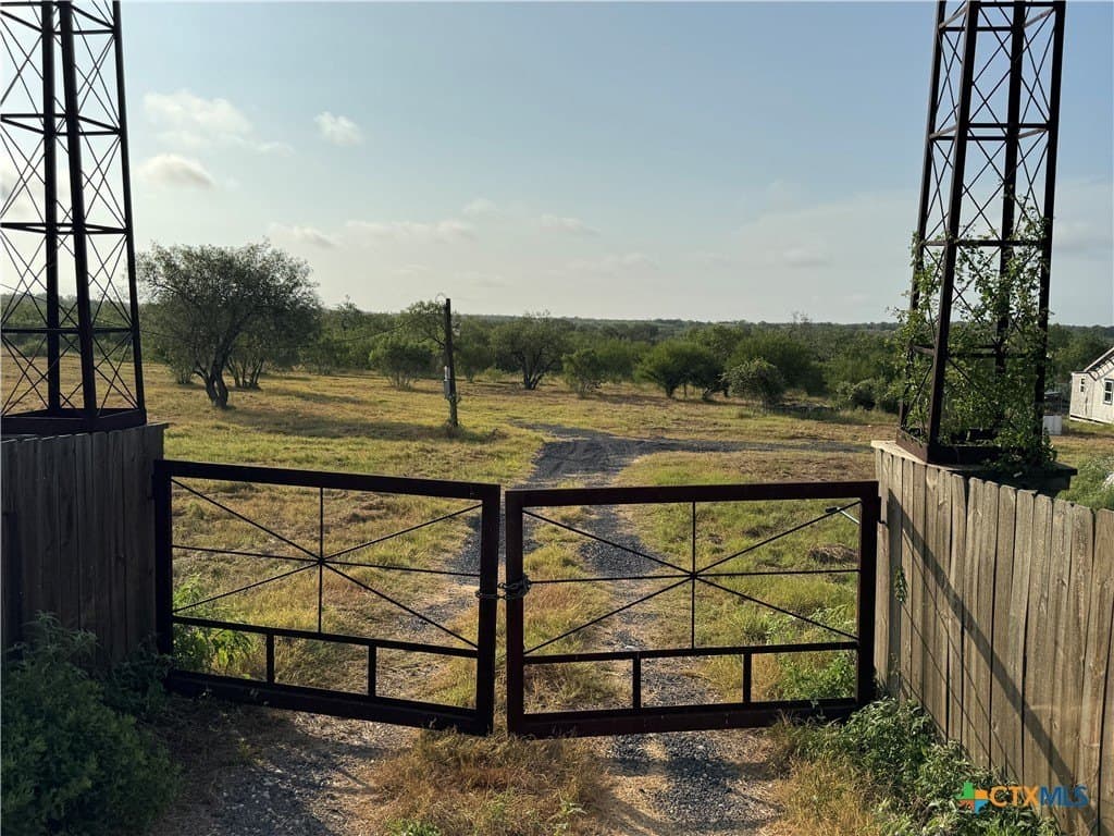 25 acres in Guadalupe County gallery image 2