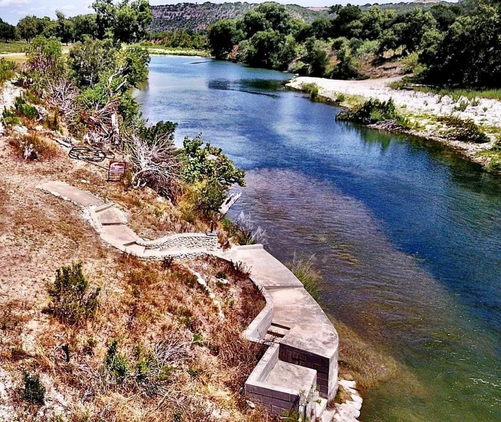 13.8 acres in Kimble County