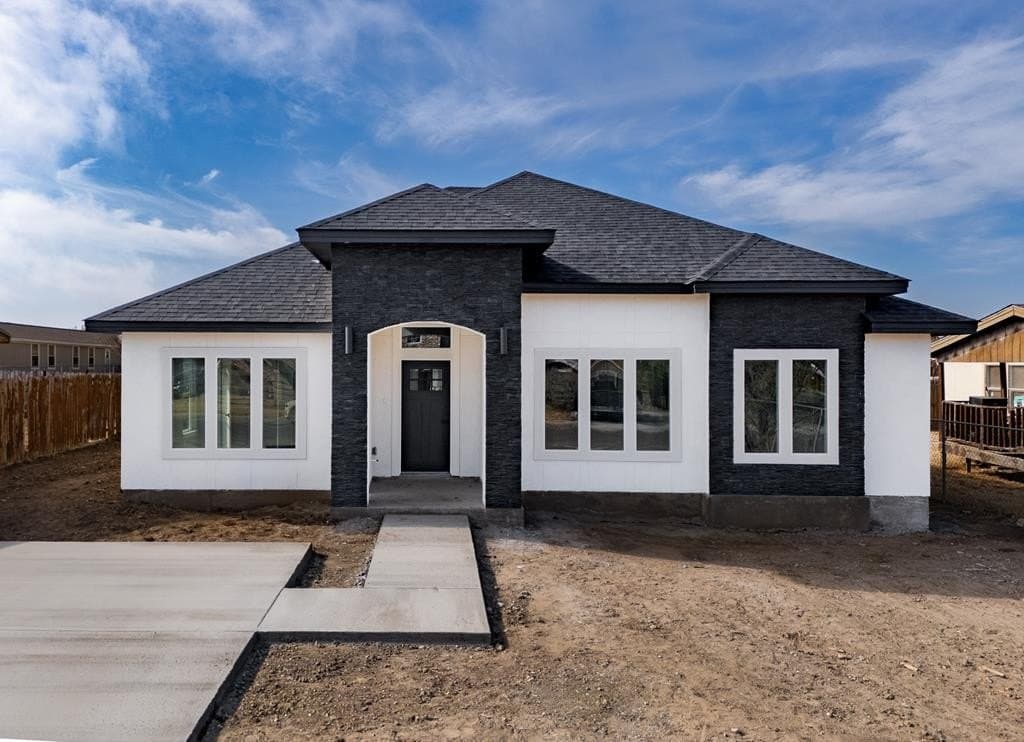 6,105 acres in Maverick County