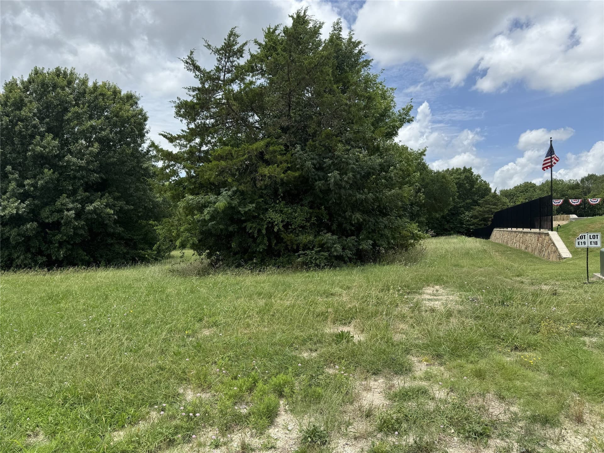 1.06 acres in Collin County gallery image 3