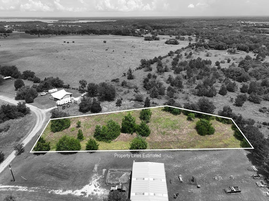 1.1 acres in Washington County gallery image 3