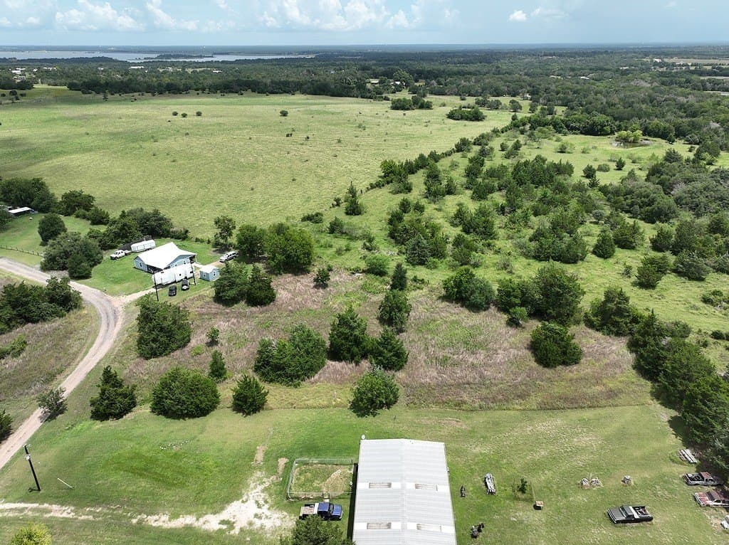 1.1 acres in Washington County gallery image 2