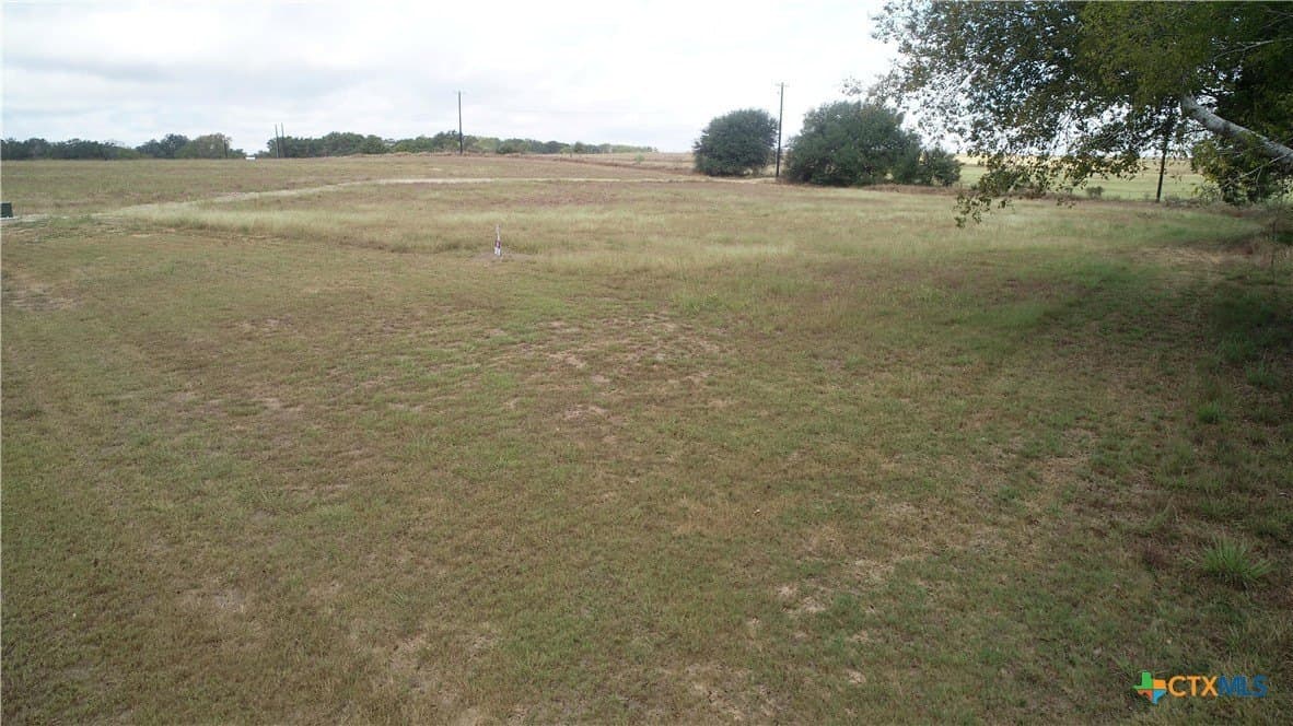 2.01 acres in Lavaca County gallery image 3