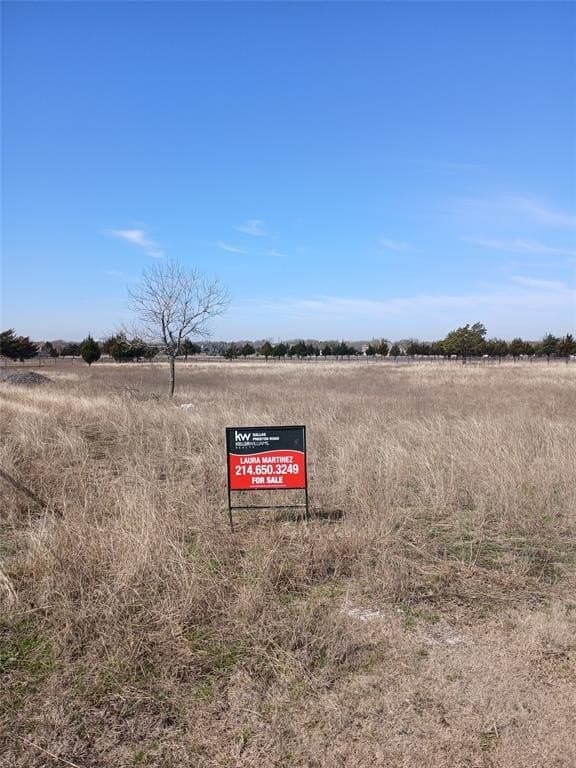 10.54 acres in Ellis County