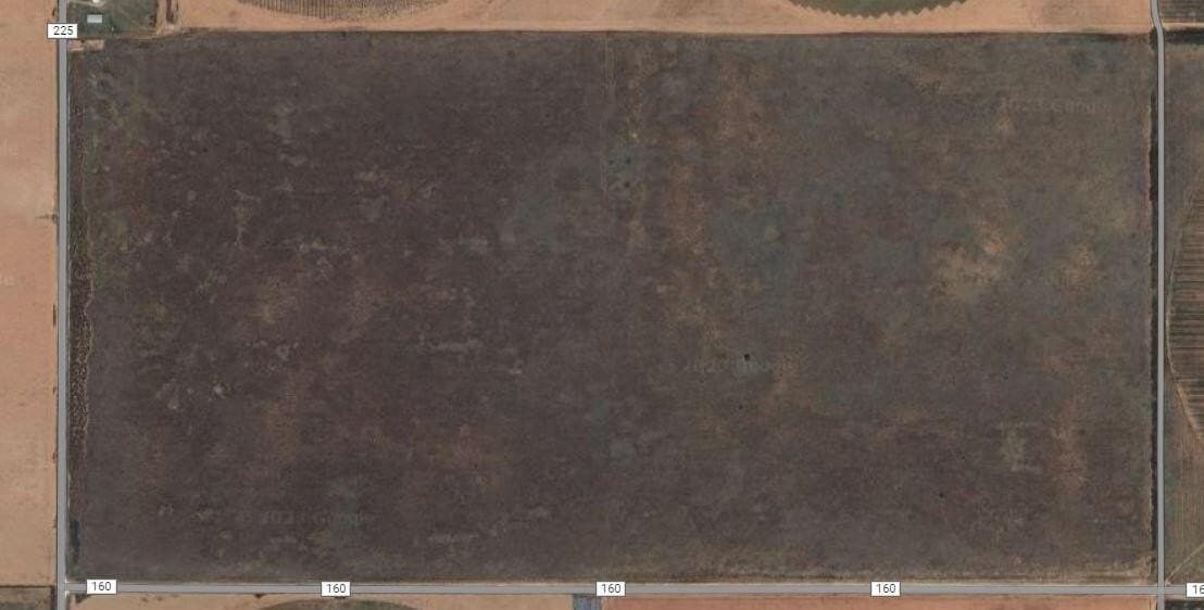 325 acres in Yoakum County