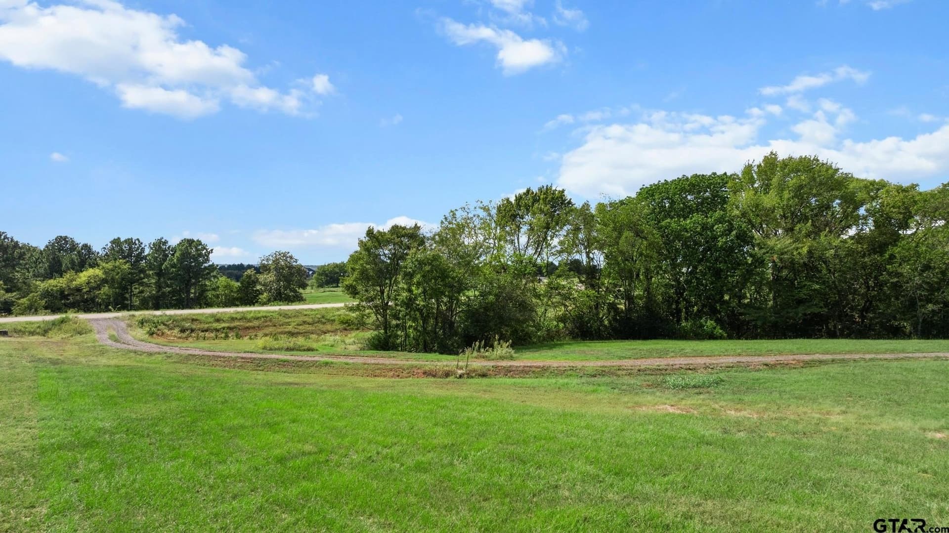 2.41 acres in Smith County