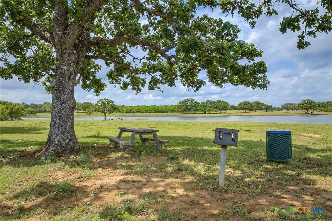 5.52 acres in Gonzales County gallery image 4