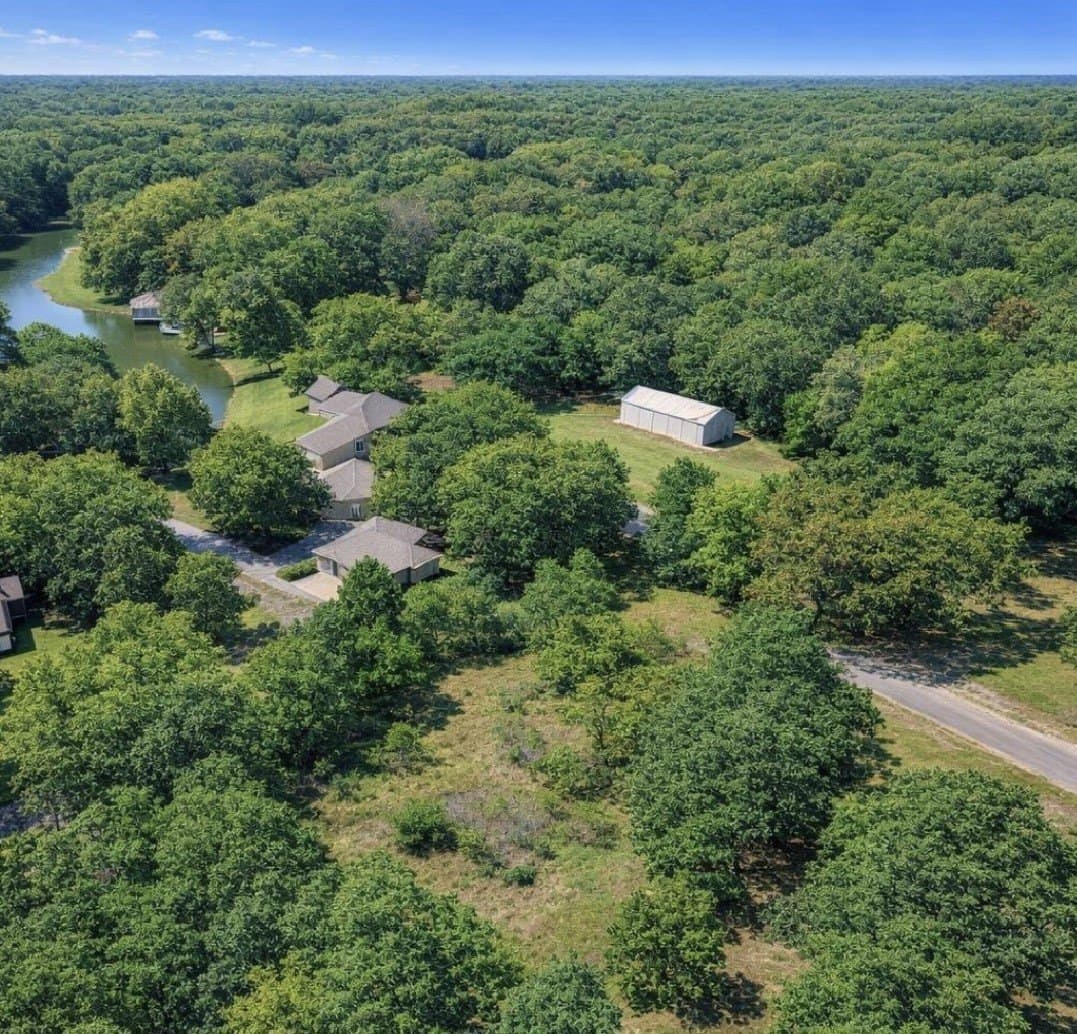 0.52 acres in Henderson County - photo 4