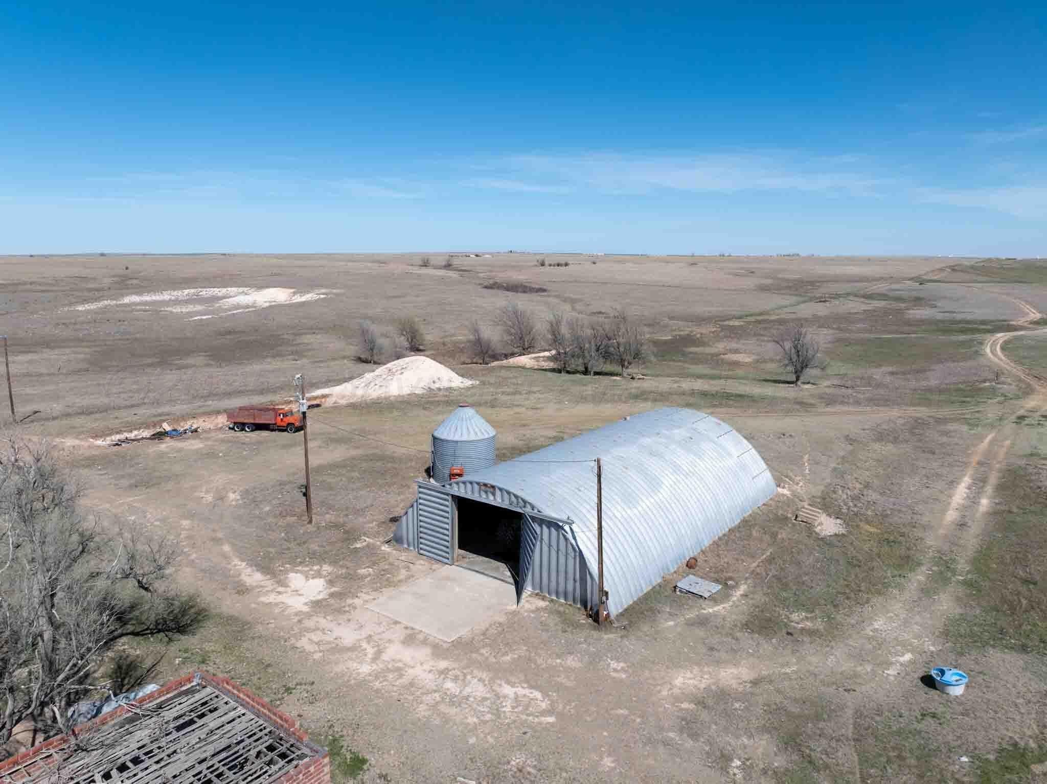813 acres in Lipscomb County - photo 38