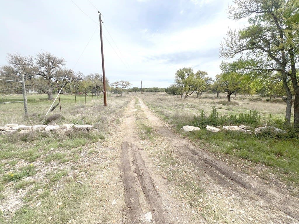 10 acres in Kerr County gallery image 3