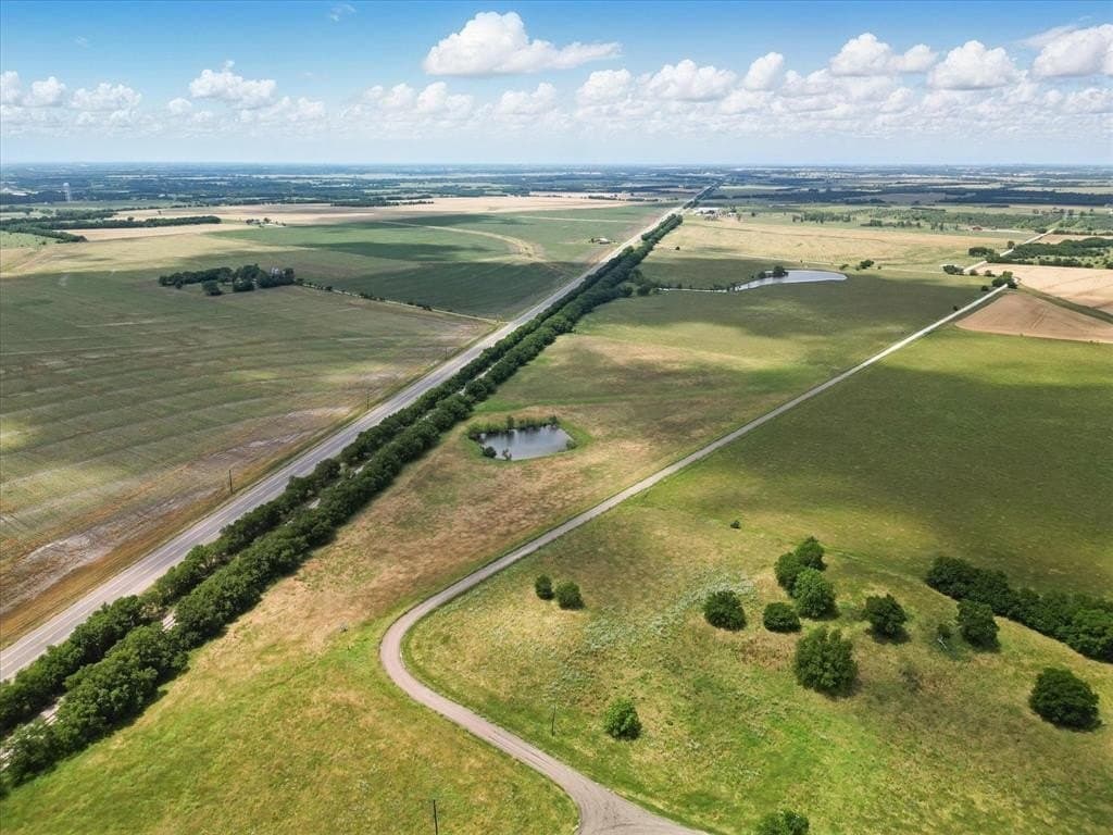 1.95 acres in Hunt County