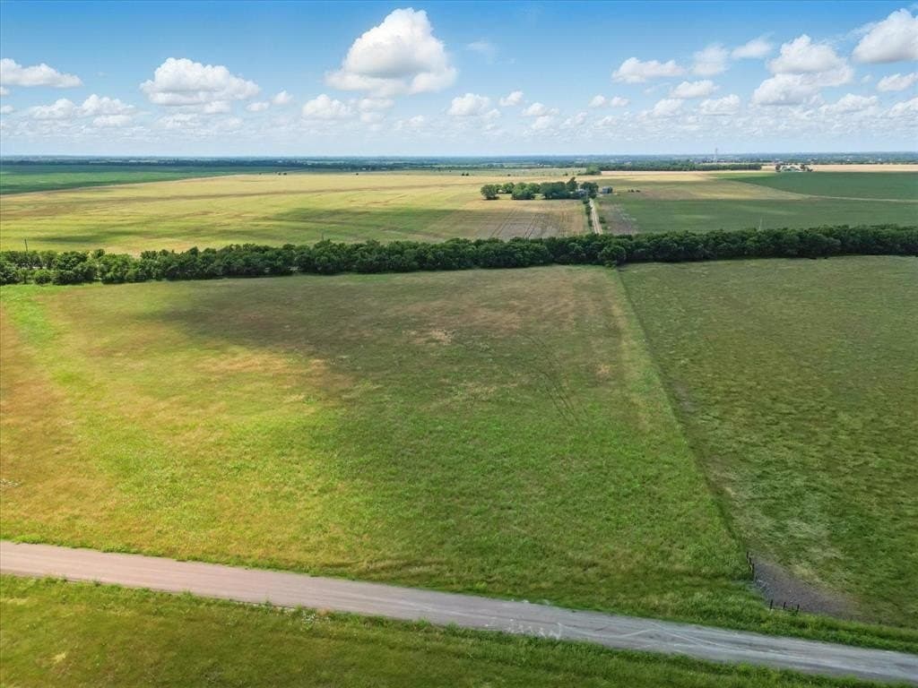 1.95 acres in Hunt County gallery image 3