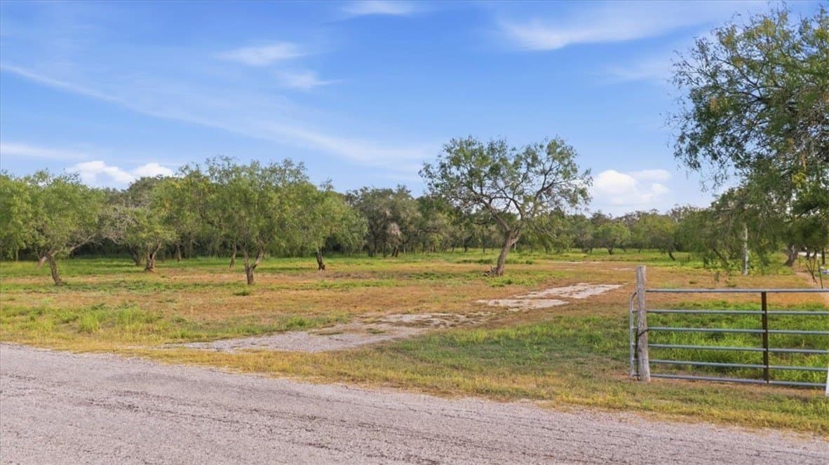 4.48 acres in San Patricio County - photo 3