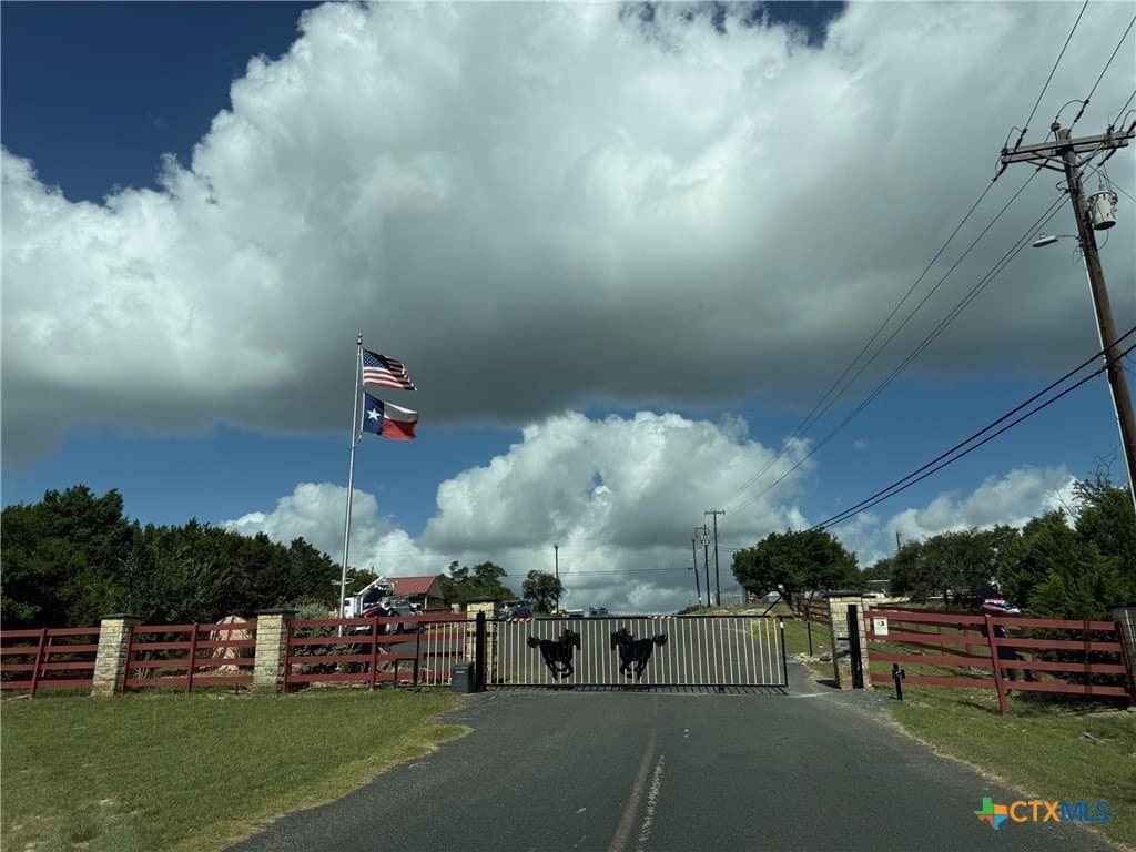 1.04 acres in Comal County gallery image 4