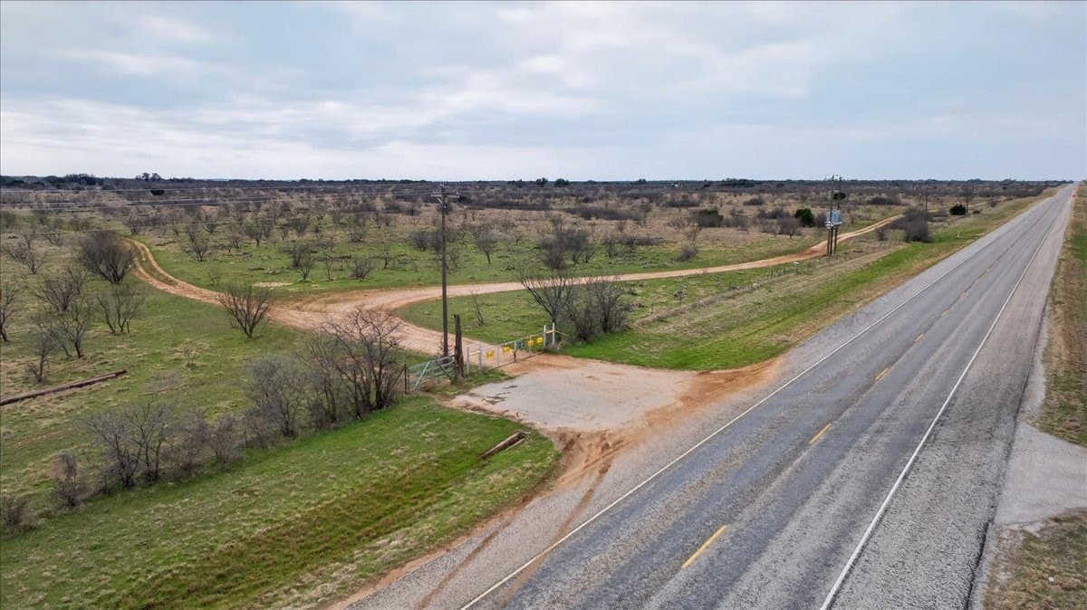 731.69 acres in Palo Pinto County - photo 2
