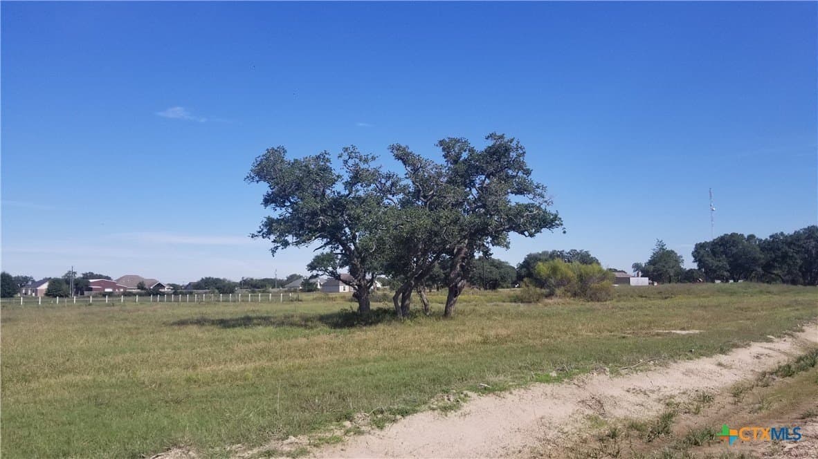 1.69 acres in Victoria County - photo 4