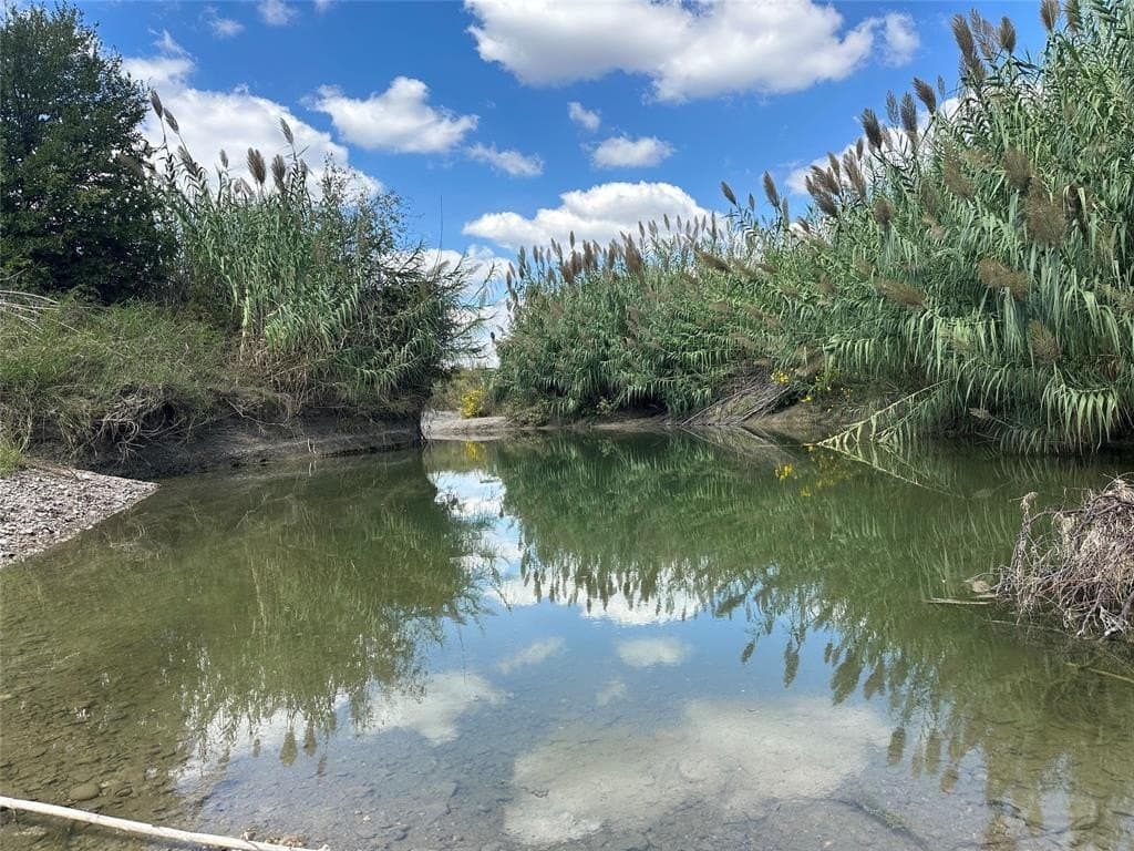 10 acres in Hill County