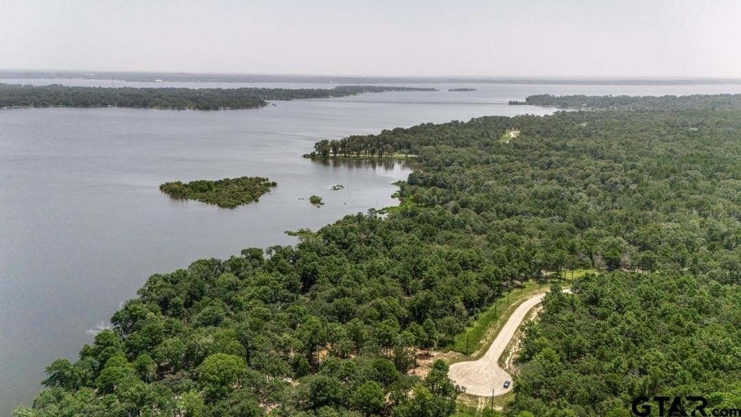 1.2 acres in Henderson County gallery image 2