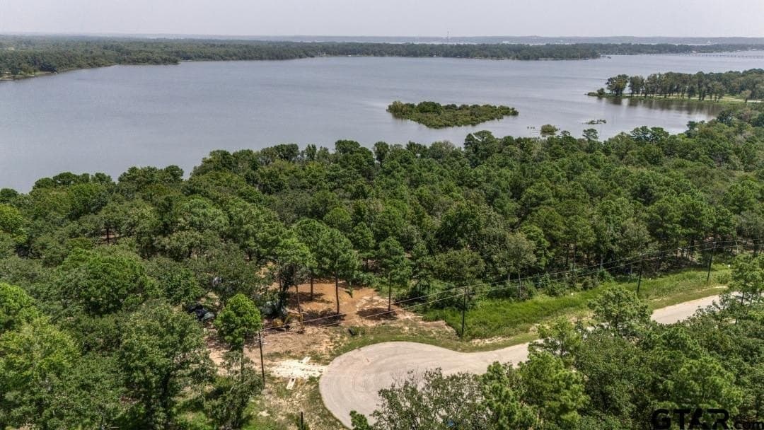 1.2 acres in Henderson County gallery image 3