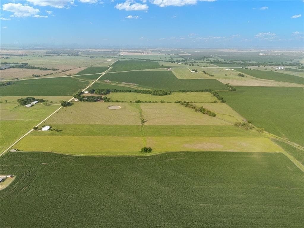 10 acres in Hill County gallery image 3