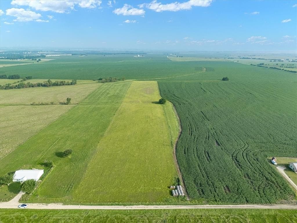 10 acres in Hill County