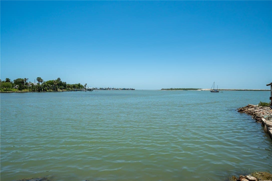 0.8 acres in San Patricio County gallery image 3