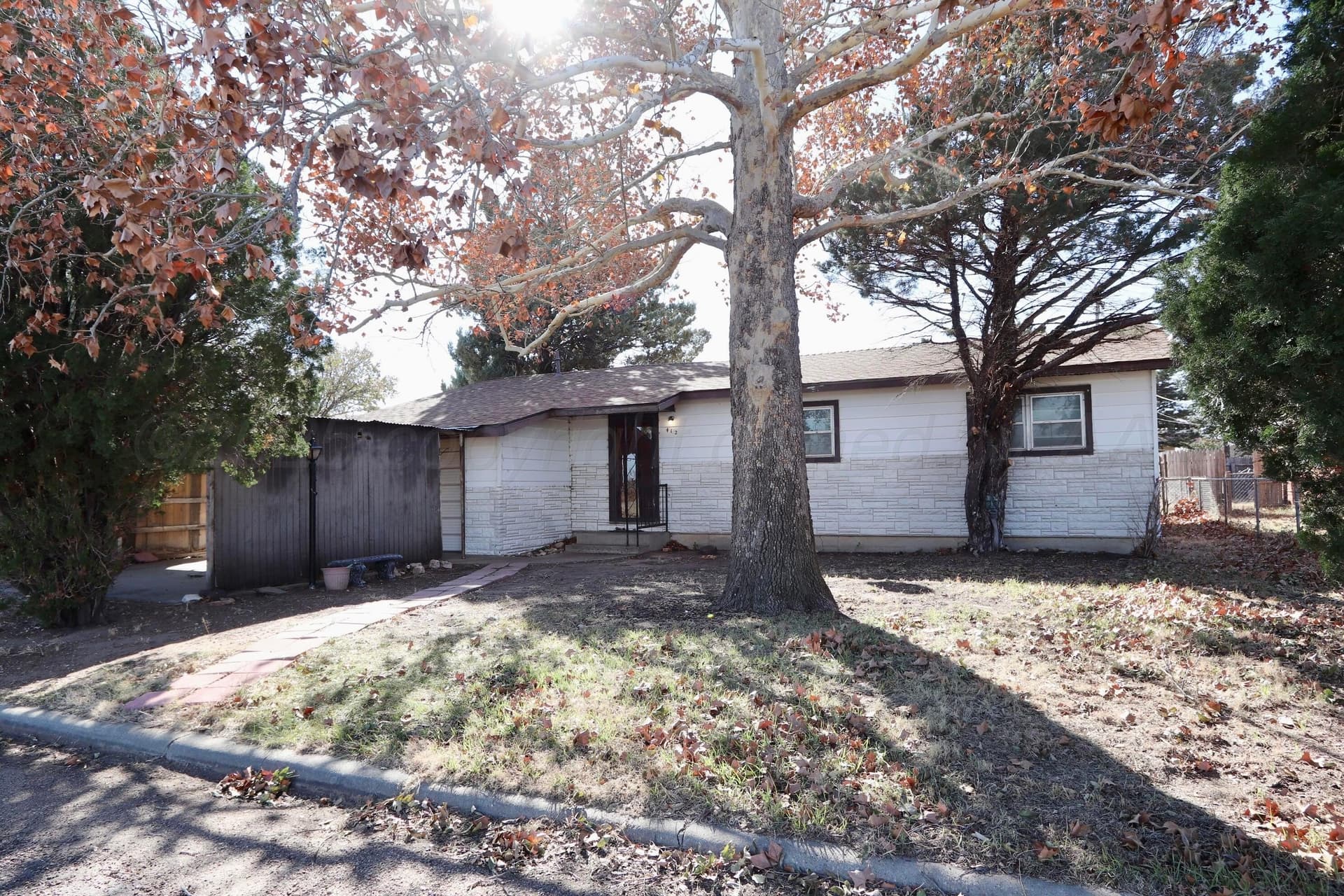 1,049 acres in Hutchinson County