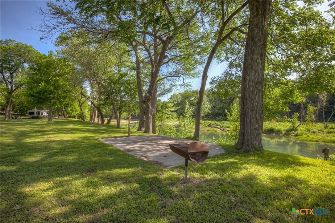1 acres in Comal County gallery image 2