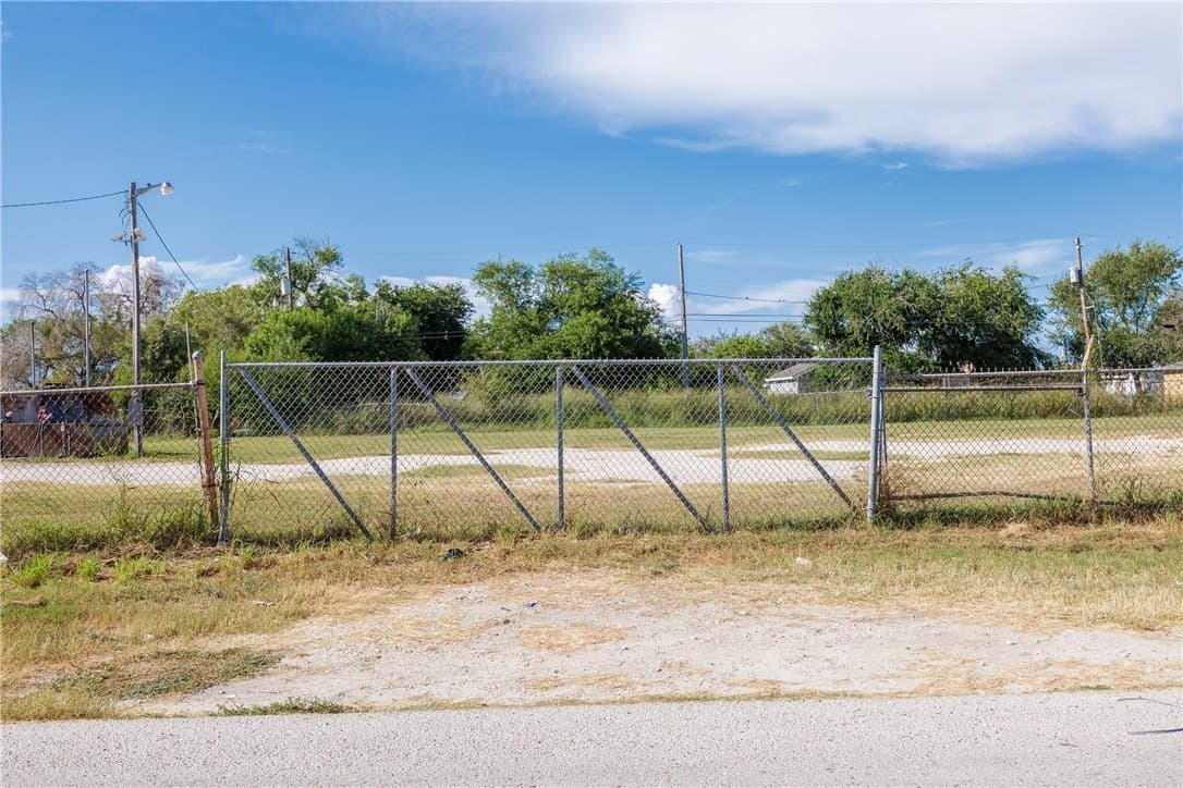 1.38 acres in Nueces County