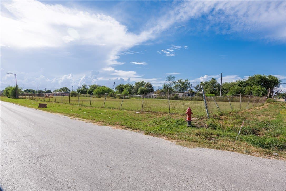 1.38 acres in Nueces County gallery image 4
