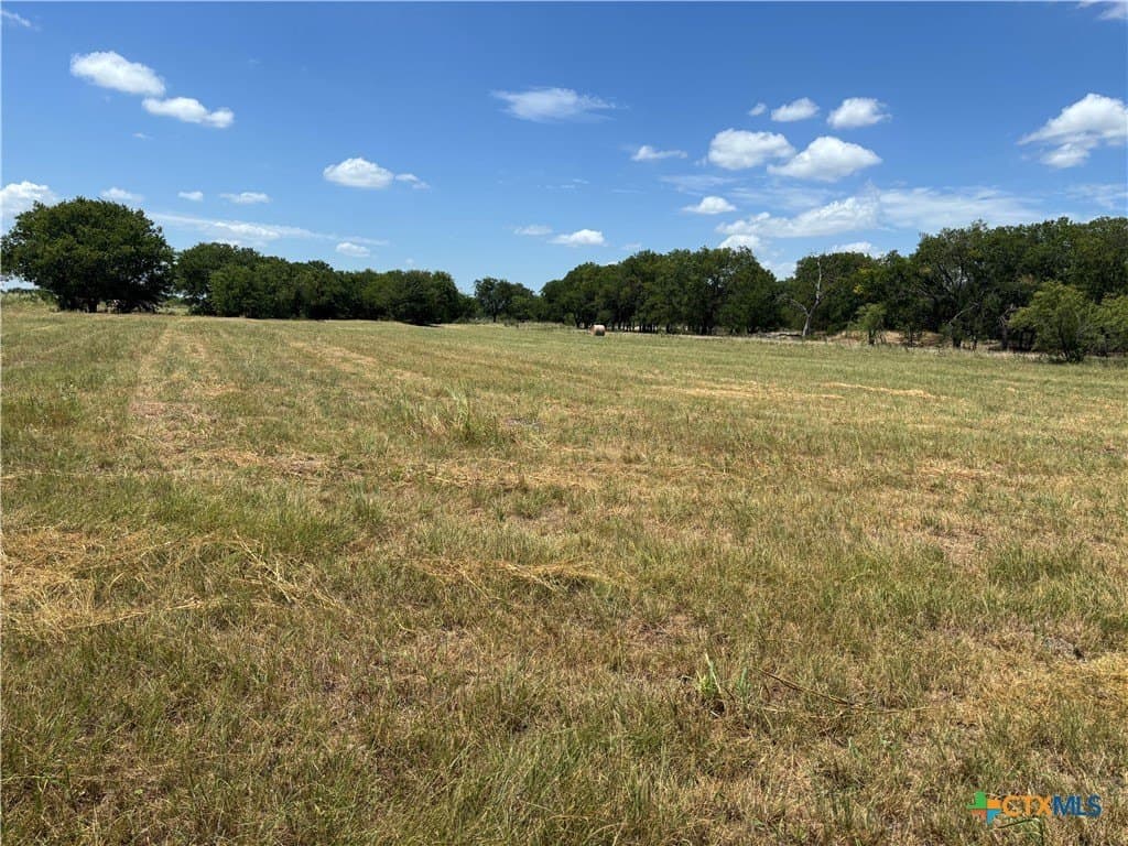 5 acres in Navarro County