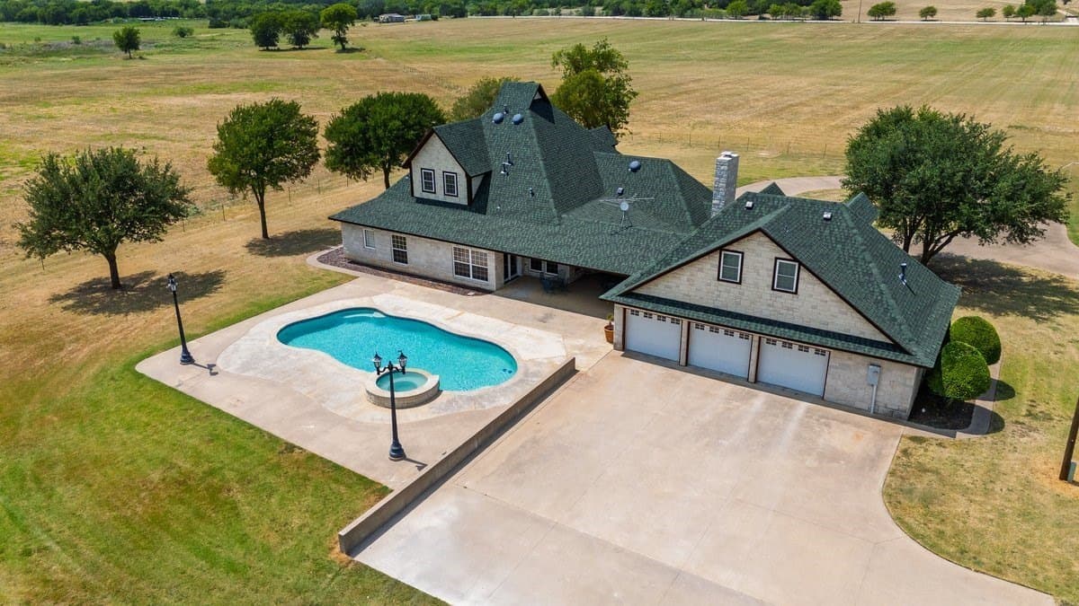 10.01 acres in Hill County