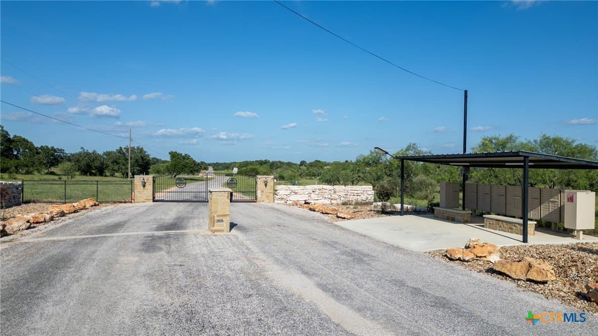 10 acres in San Saba County gallery image 2