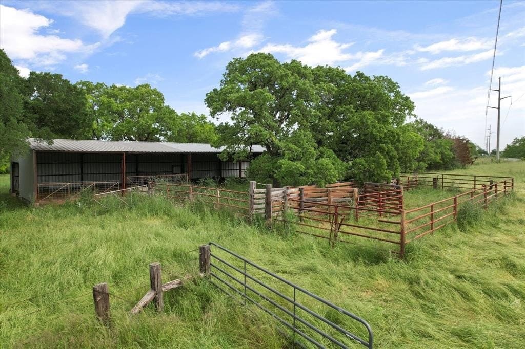 114.92 acres in Navarro County featured view