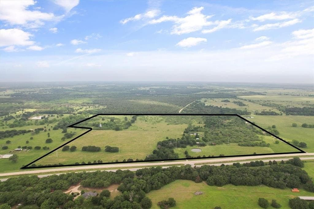 114.92 acres in Navarro County