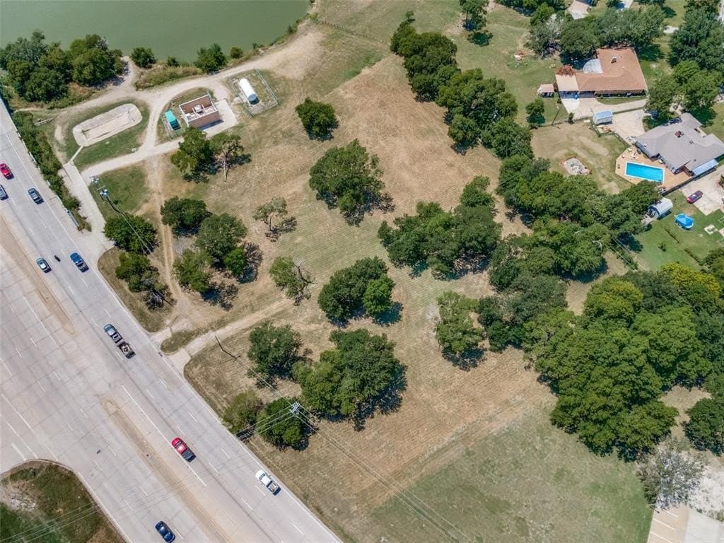 3.9 acres in Dallas County gallery image 2