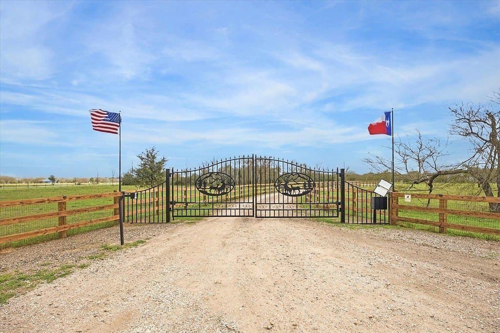 10.02 acres in Austin County gallery image 3