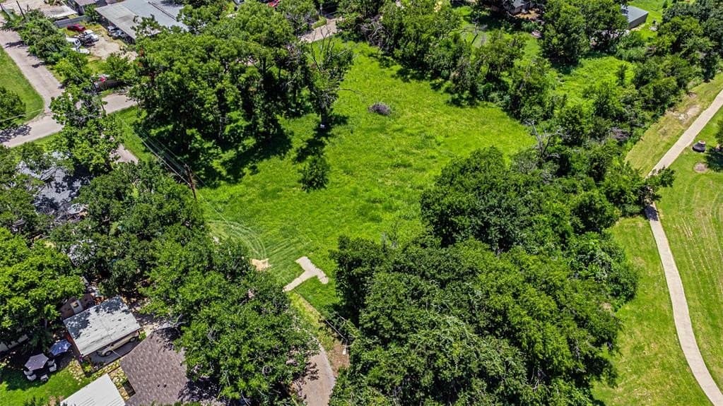 1.07 acres in Johnson County gallery image 3