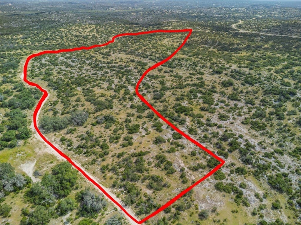 39.92 acres in Edwards County gallery image 3