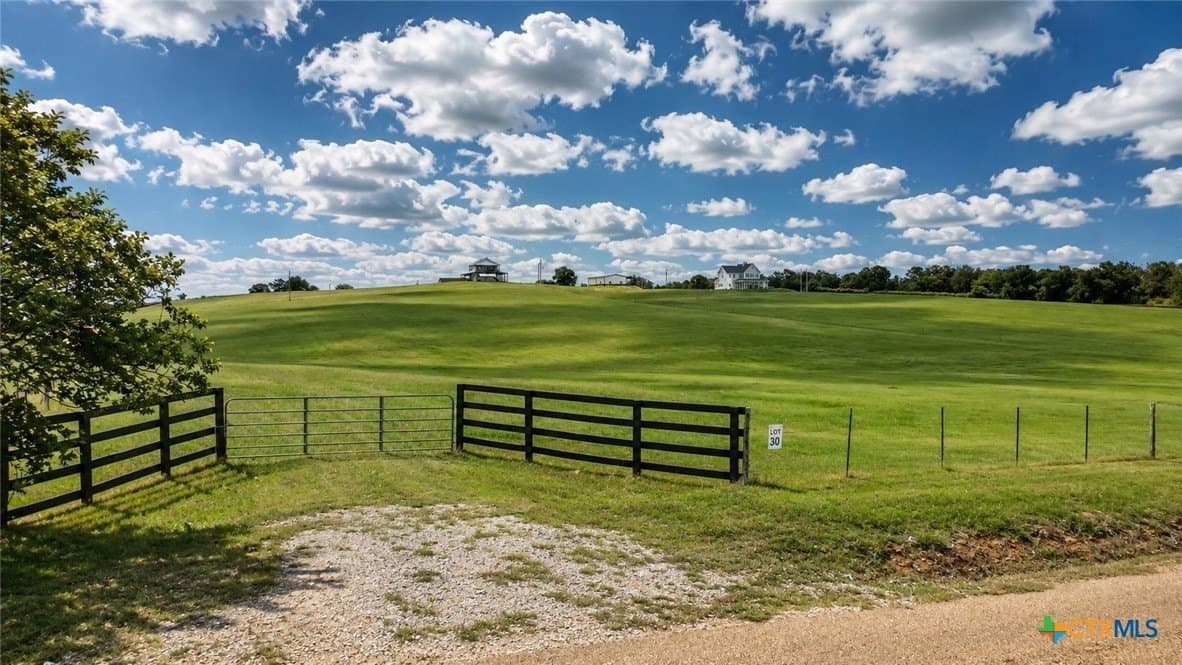 10.23 acres in Milam County