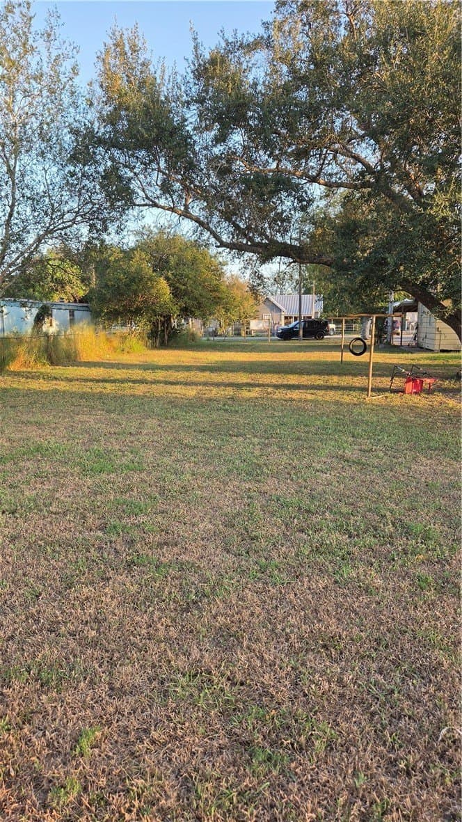 0.69 acres in Bee County - photo 4